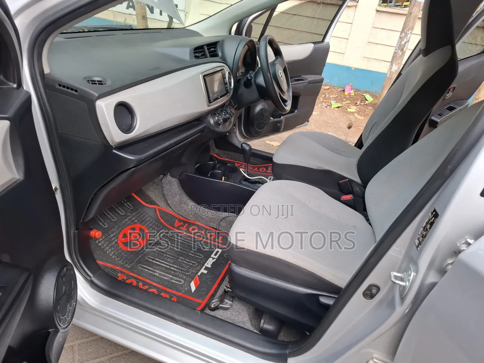 Toyota Vitz 1.0 FWD 5dr 2013 Silver