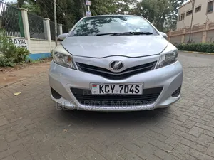 Toyota Vitz 1.0 FWD 5dr 2013 Silver