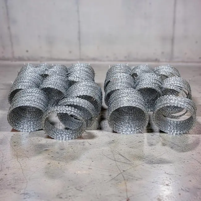 Heavy-Duty 100mm,200mm, 450mm 6m /8m/10m Length Barbed Razor Wire