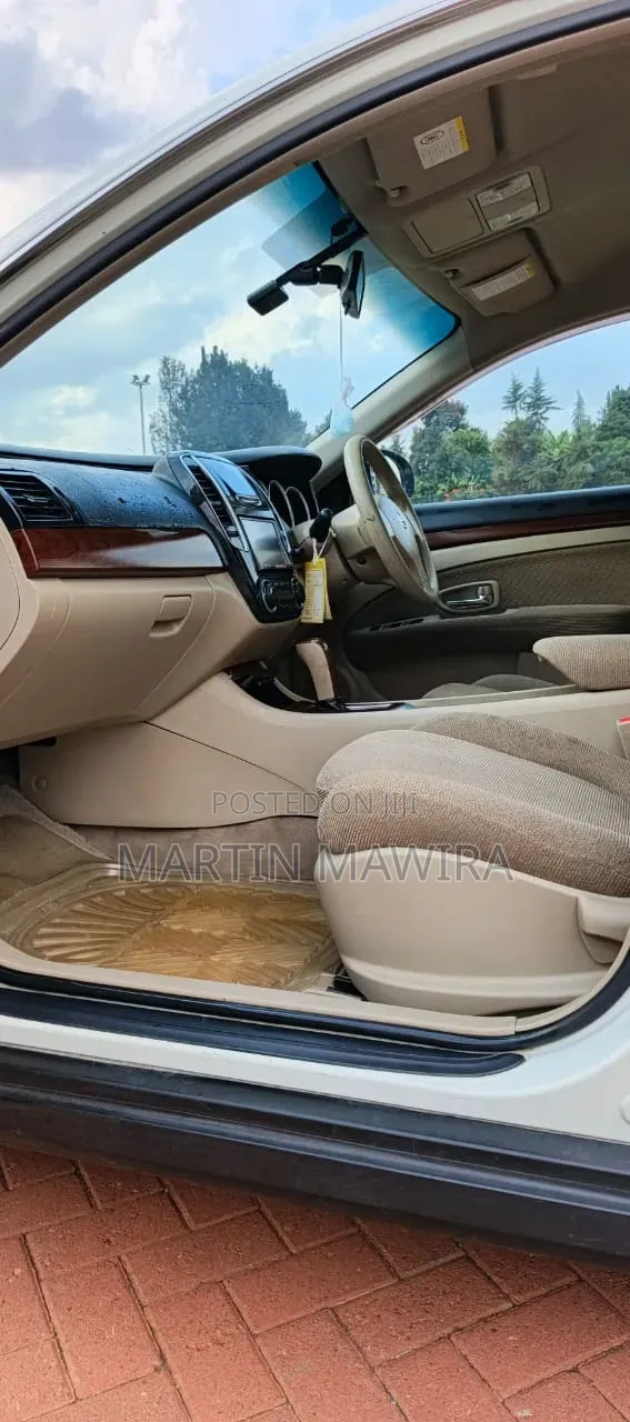 Nissan Bluebird 2012 White