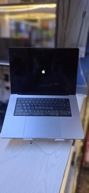 Laptop Apple MacBook Pro 2021 M1 16GB Apple M1 Pro SSD 512GB
