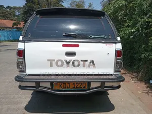 Toyota Hilux 2013 White