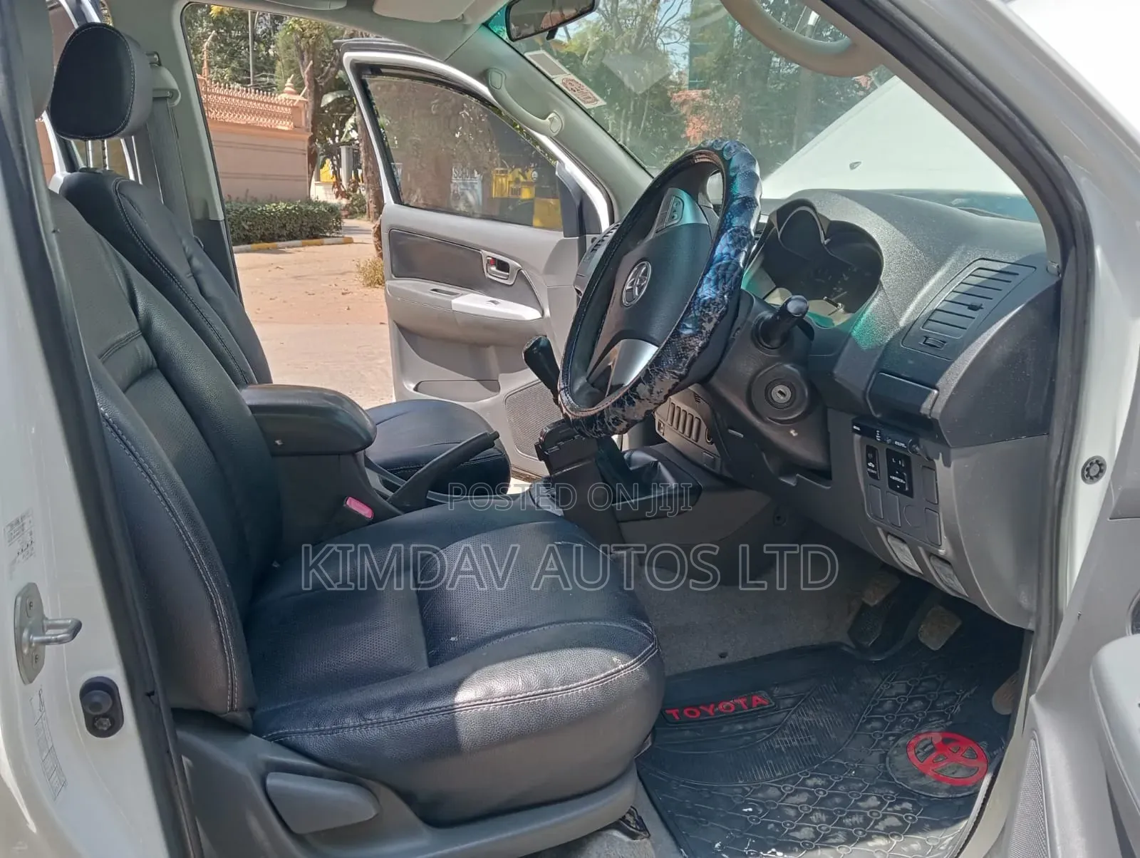 Toyota Hilux 2013 White
