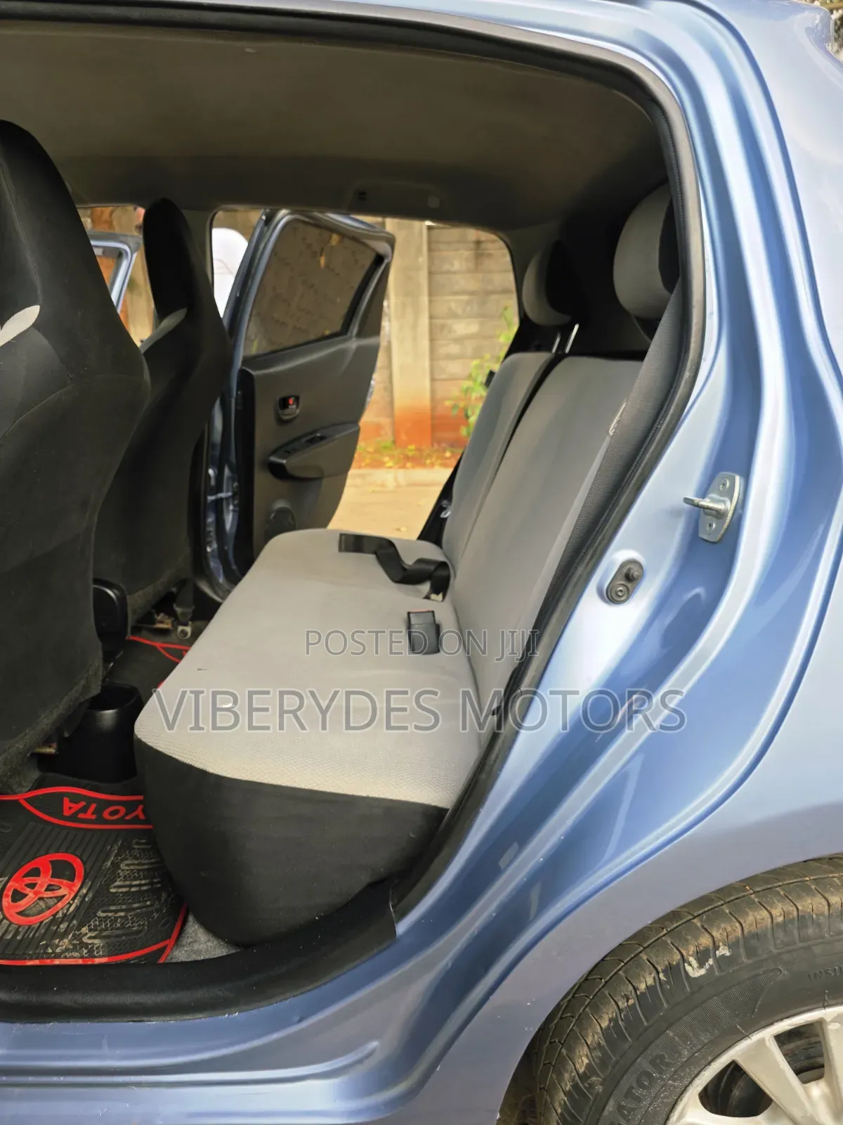 Toyota Vitz 2012