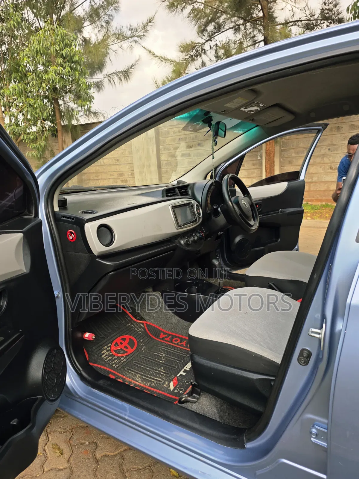 Toyota Vitz 2012
