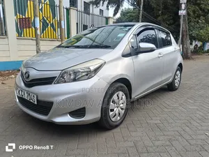 Toyota Vitz 2013 Silver