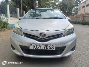 Toyota Vitz 2013 Silver