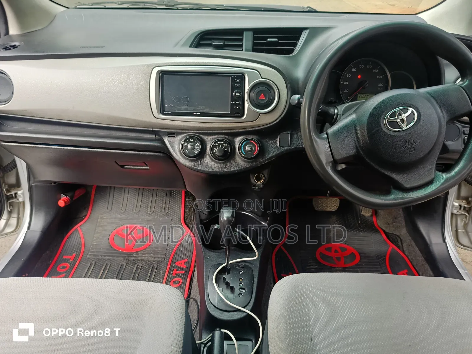 Toyota Vitz 2013 Silver