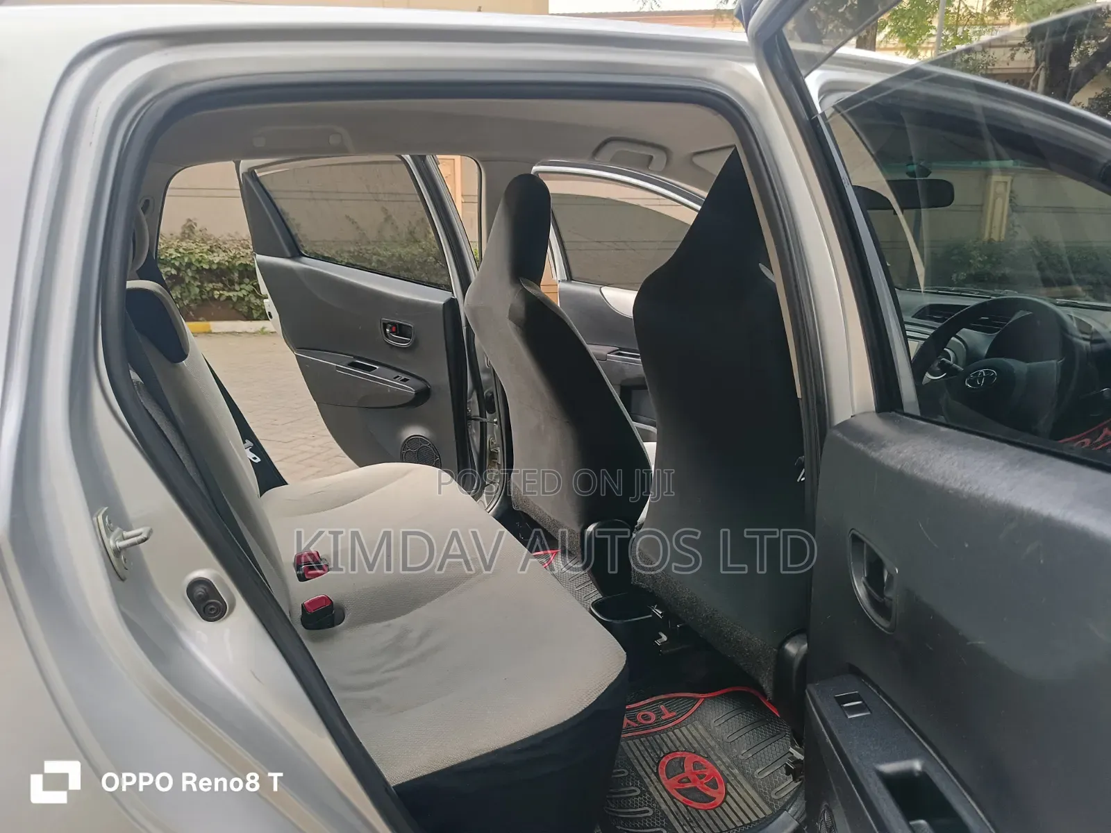 Toyota Vitz 2013 Silver
