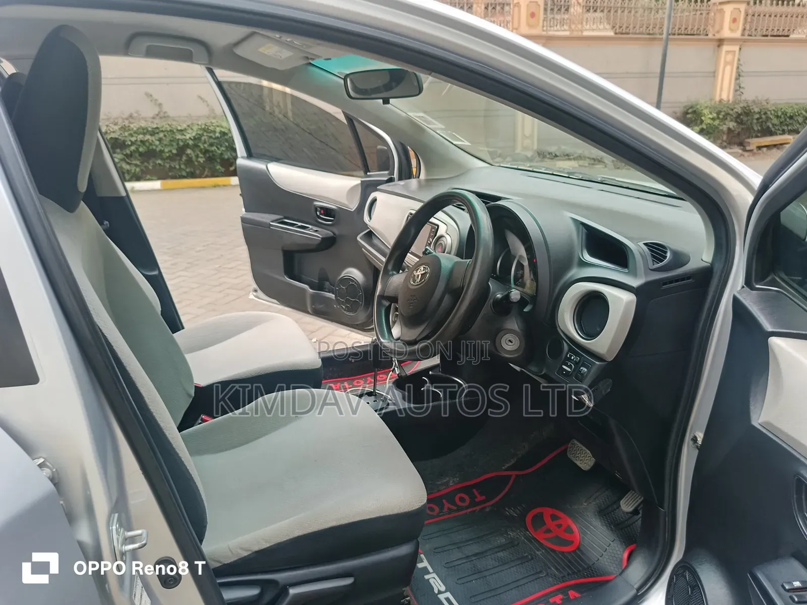 Toyota Vitz 2013 Silver