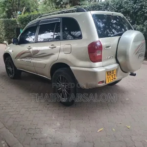 Toyota RAV4 2001 Gold