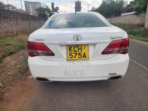 Toyota Crown 2010 White