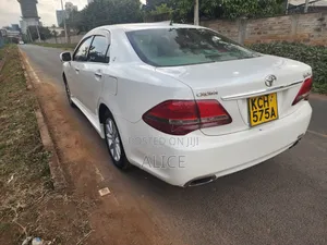 Toyota Crown 2010 White
