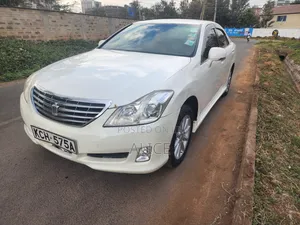 Toyota Crown 2010 White