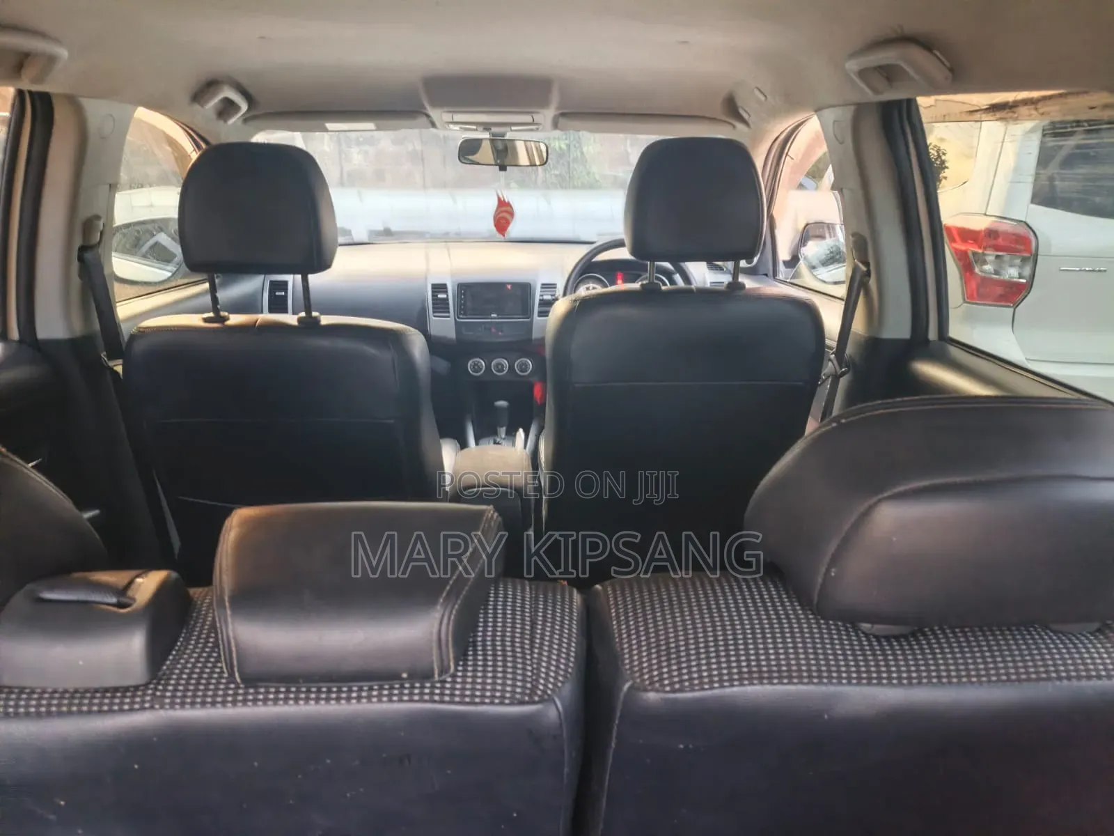 Mitsubishi Outlander 2011 White