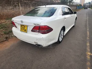 Toyota Crown 2010 White