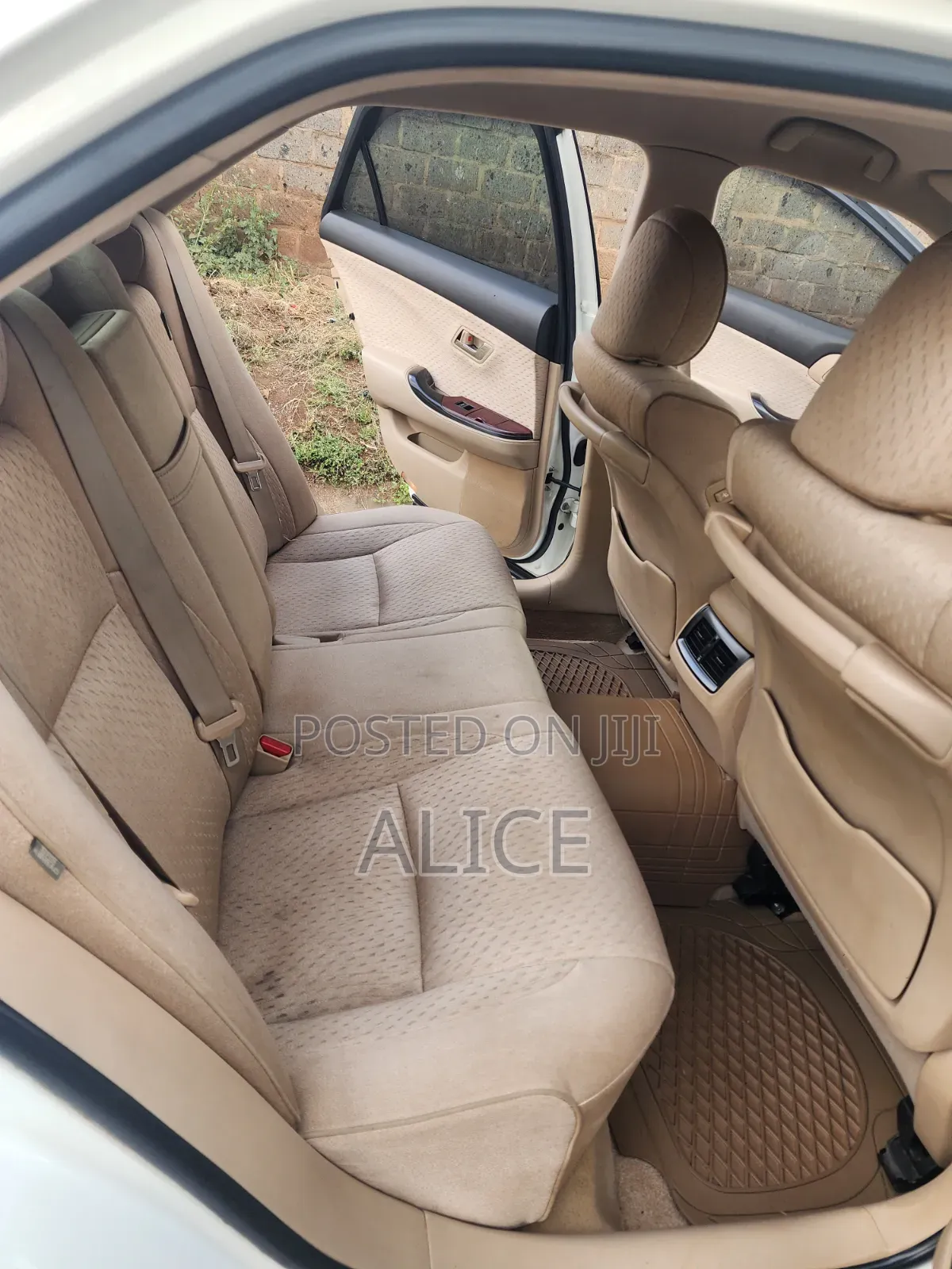 Toyota Crown 2010 White