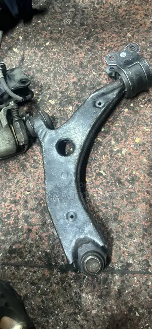 Control Arm Mazda Axela