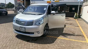 Toyota Noah 2012 Silver