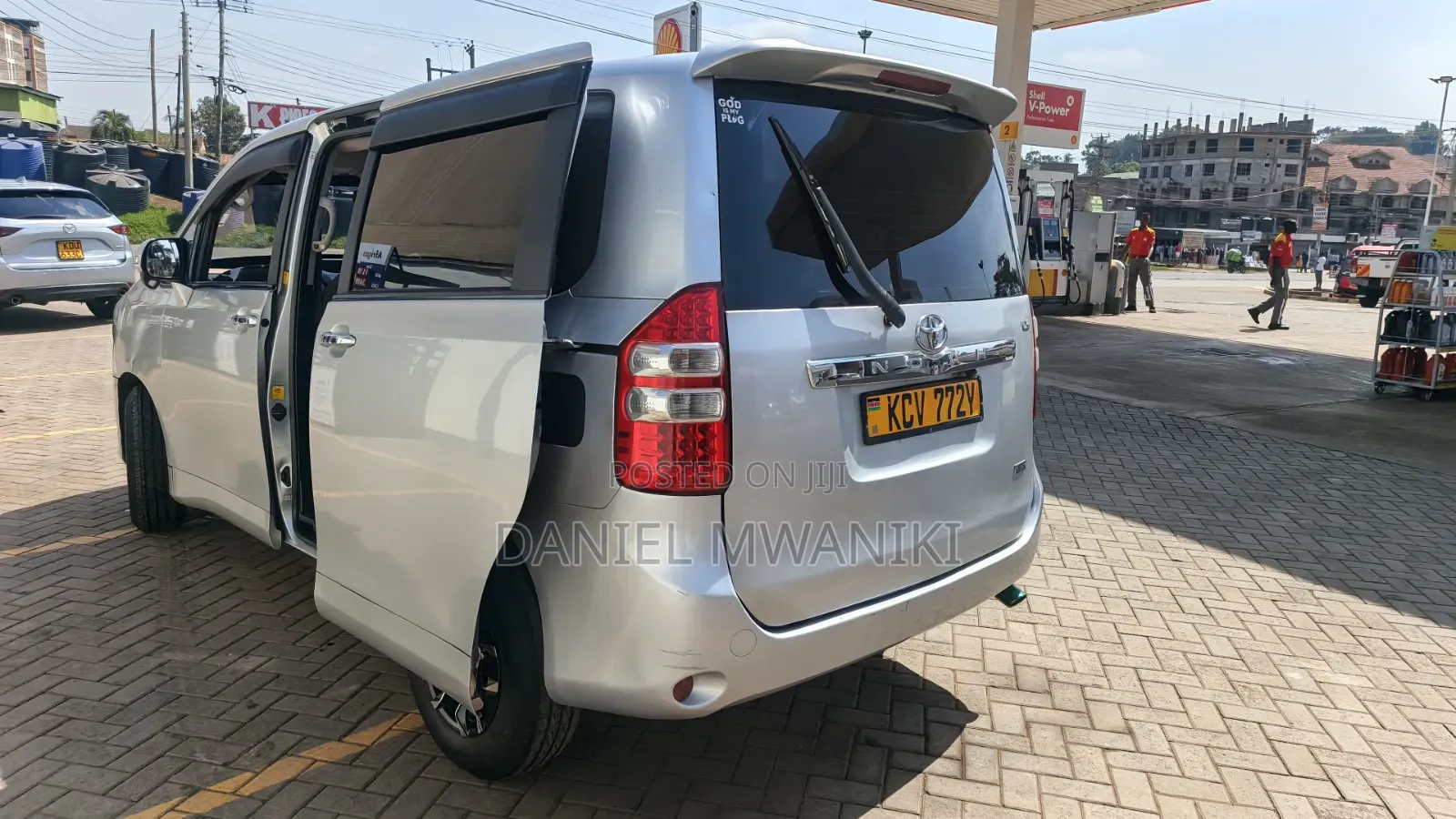 Toyota Noah 2012 Silver