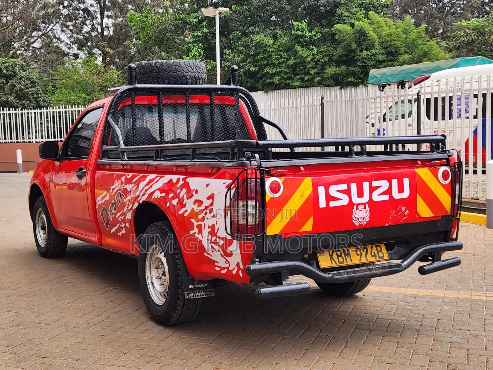 Isuzu D-MAX 2010 Red