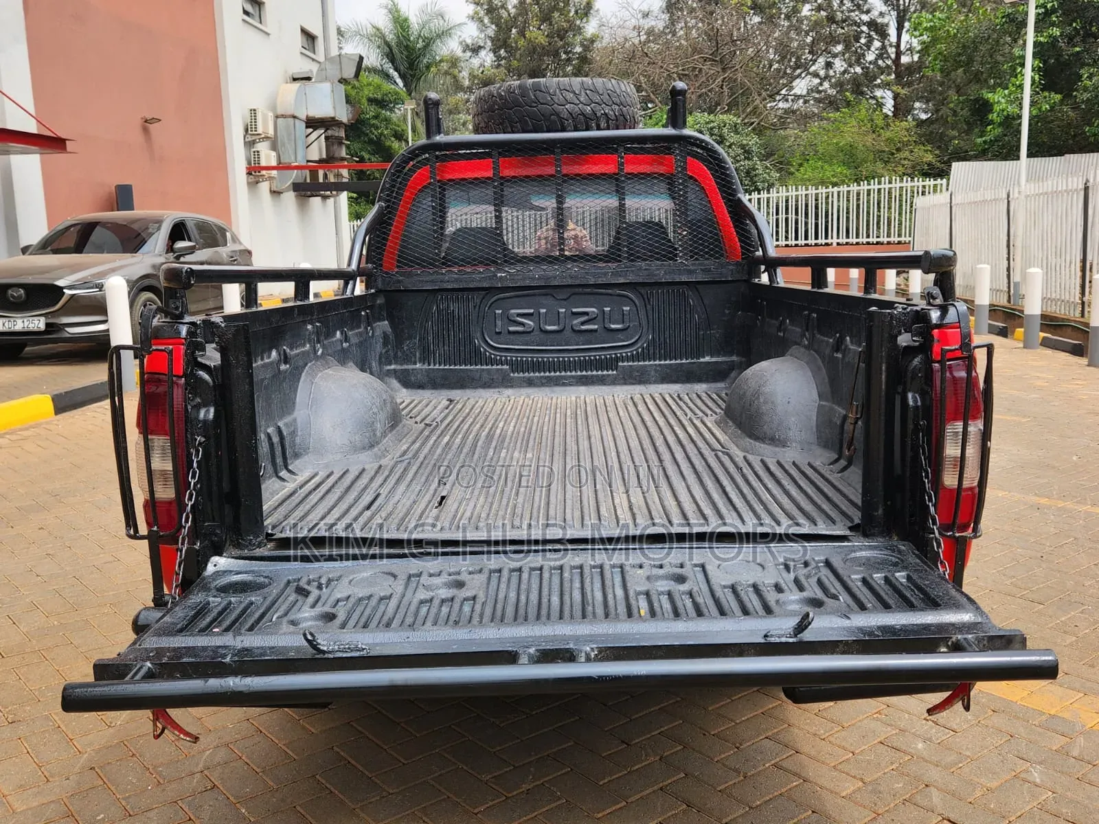 Isuzu D-MAX 2010 Red