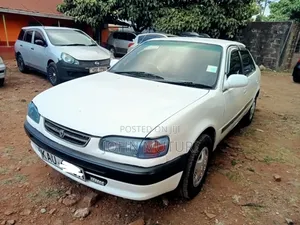 Toyota Corolla 2000 White
