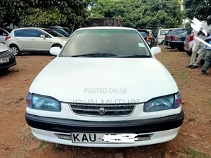 Toyota Corolla 2000 White