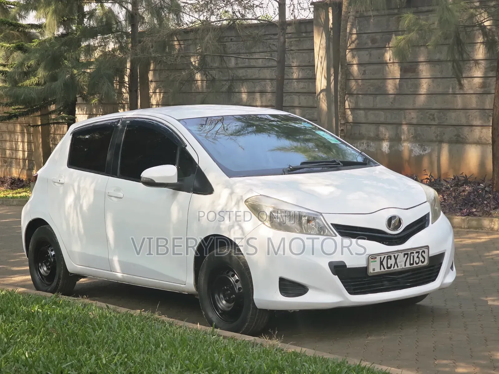 Toyota Vitz 2012 White