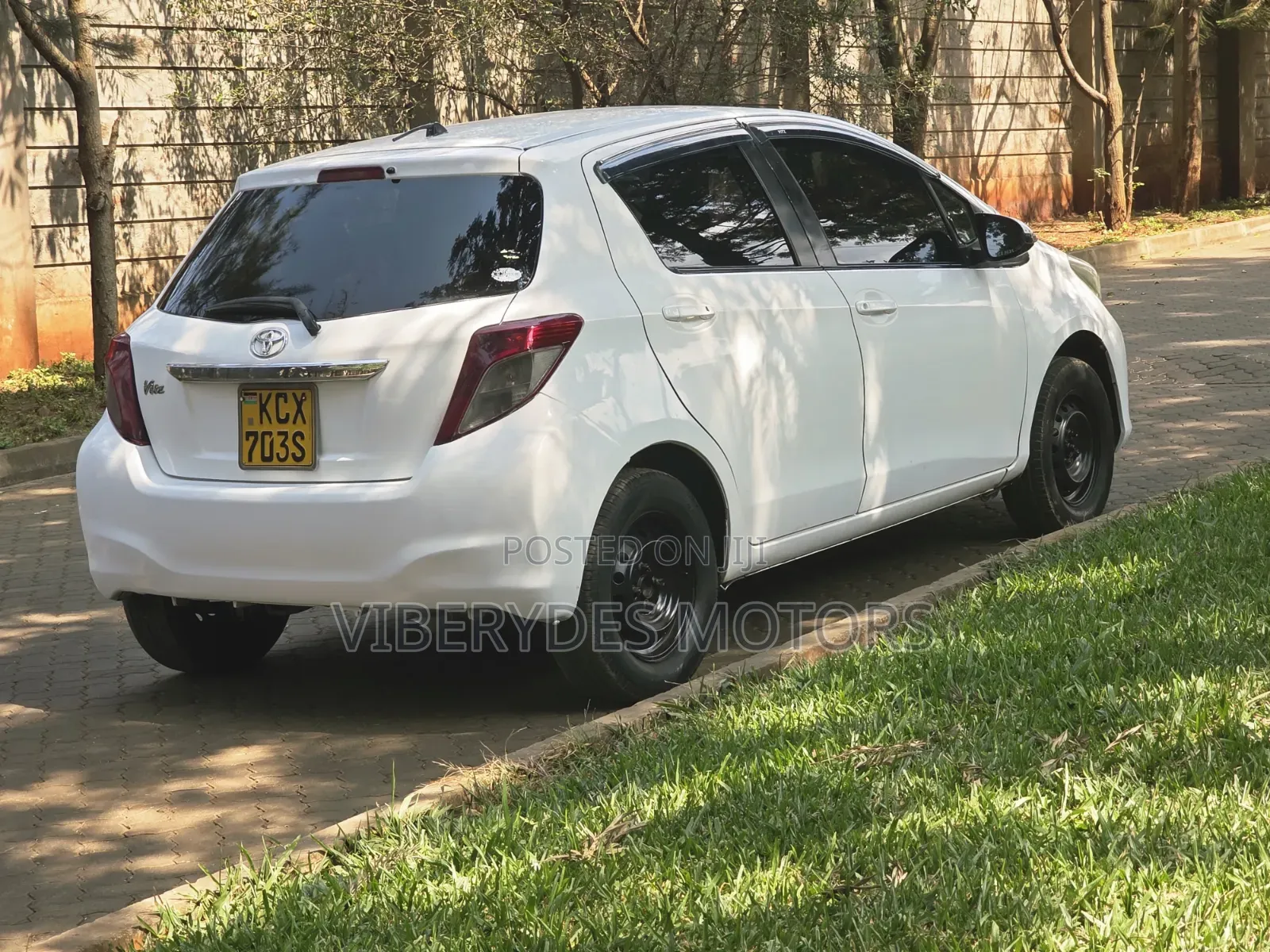 Toyota Vitz 2012 White