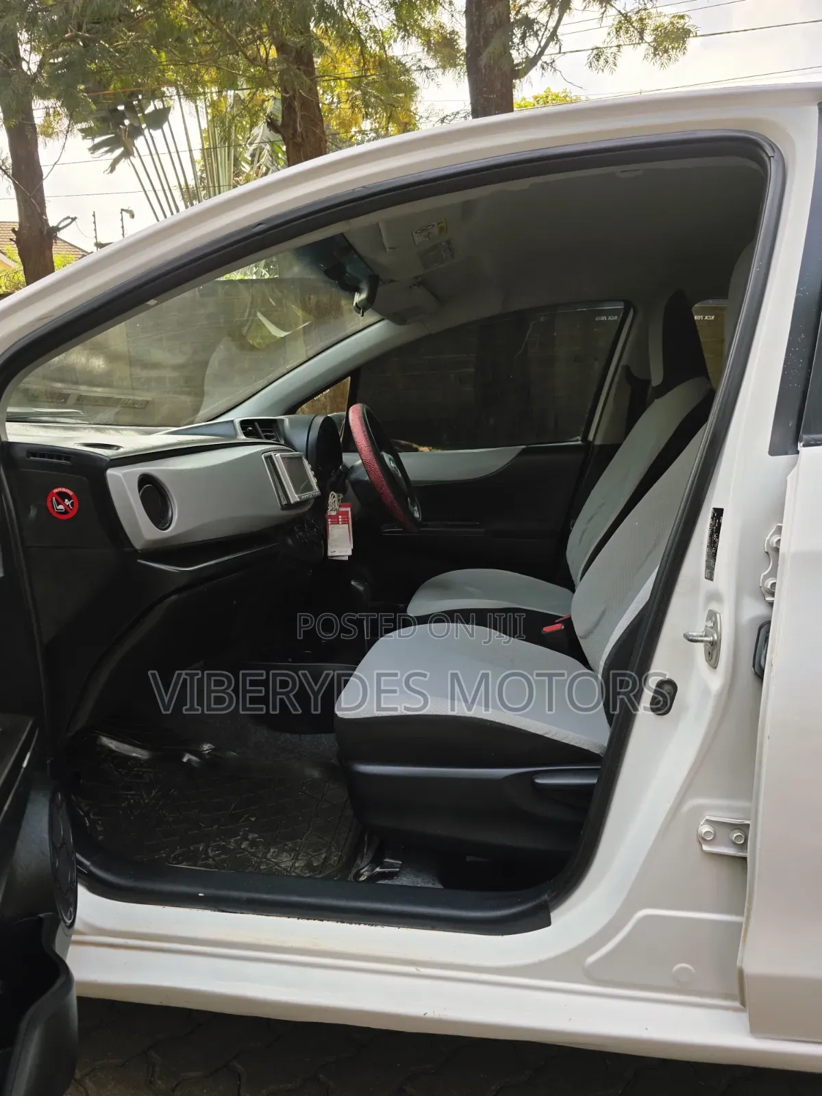 Toyota Vitz 2012 White