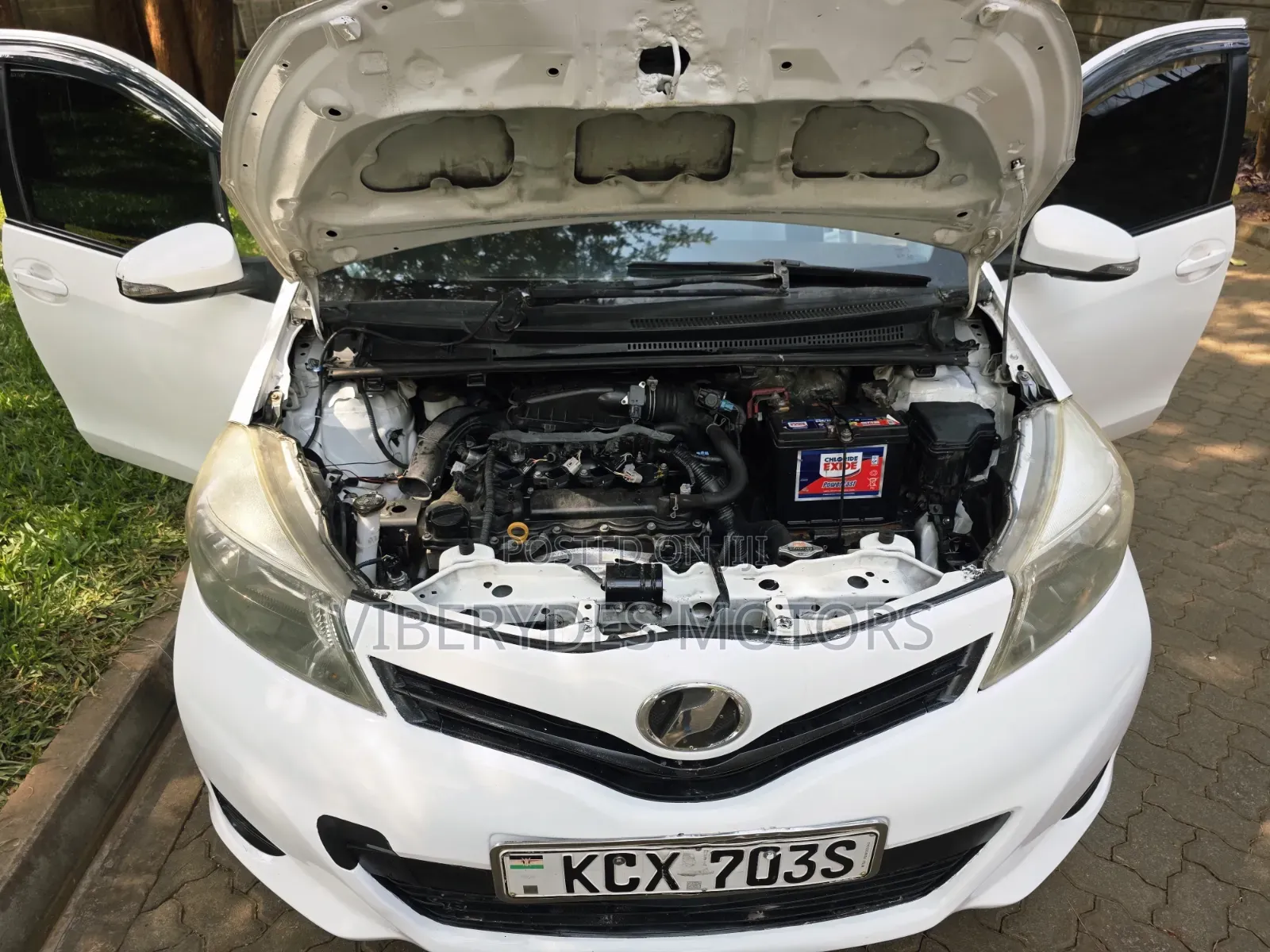 Toyota Vitz 2012 White