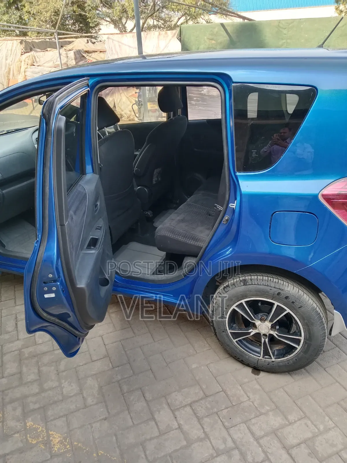 Toyota Ractis 2010 Blue
