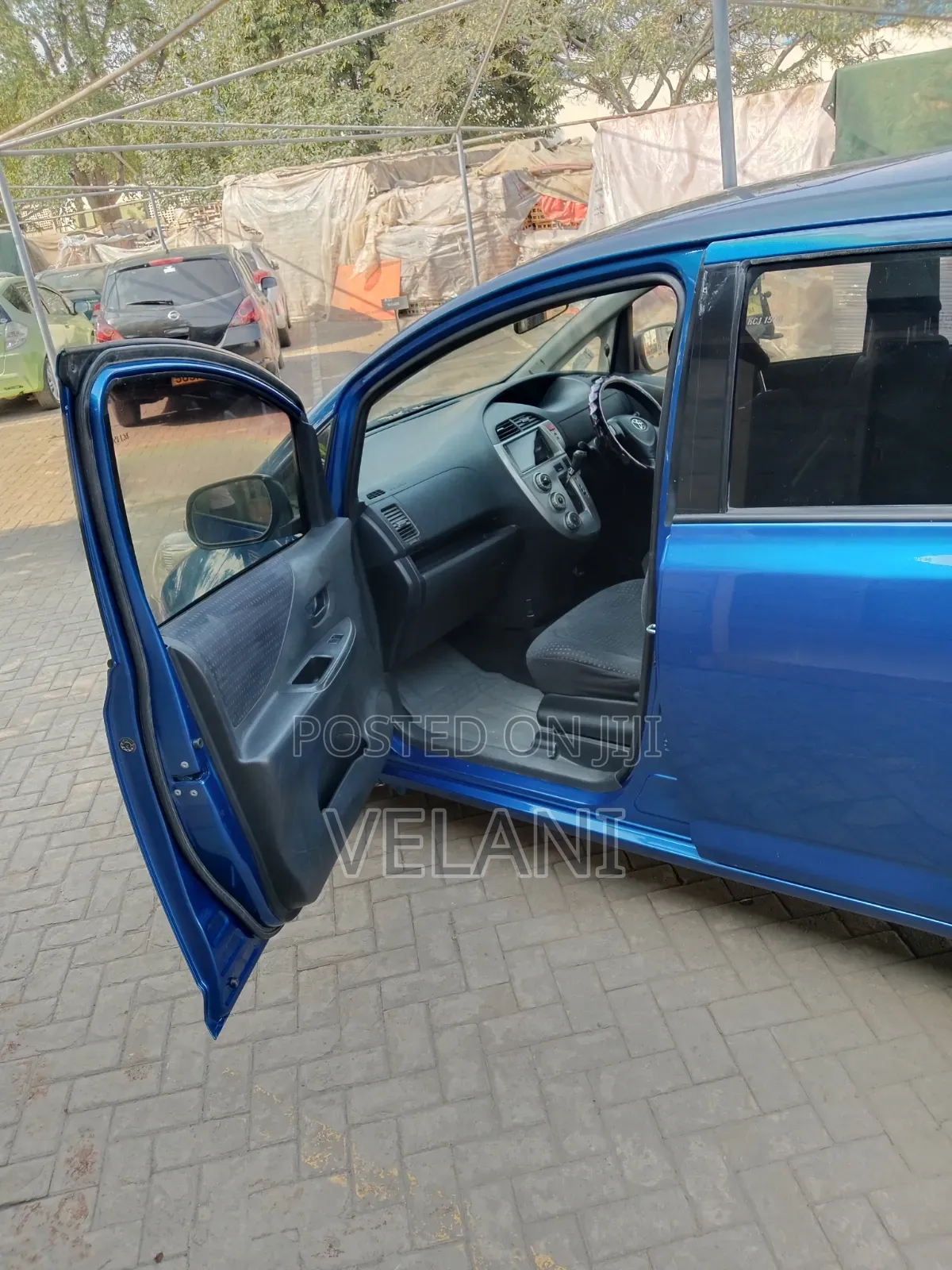 Toyota Ractis 2010 Blue