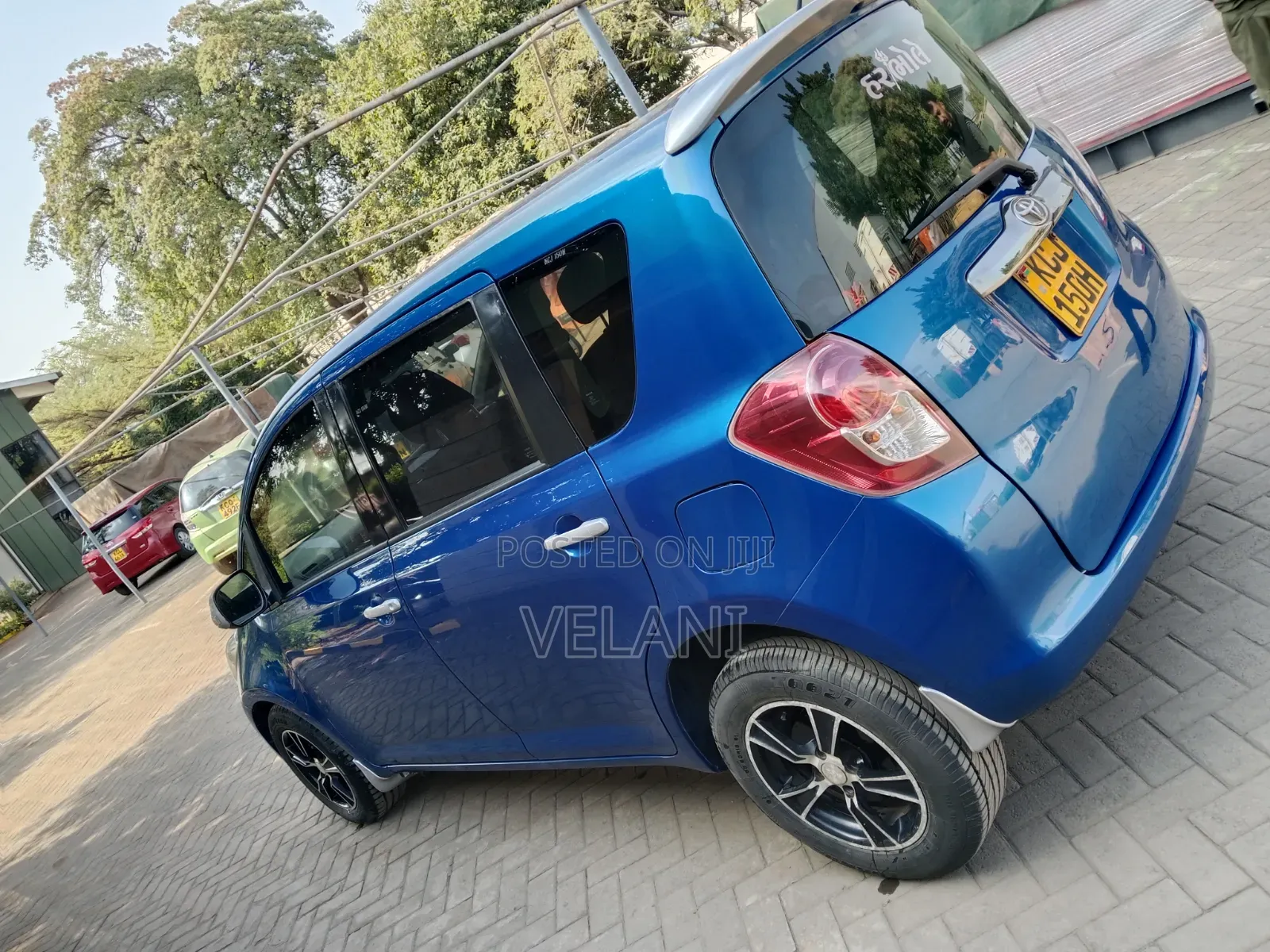 Toyota Ractis 2010 Blue