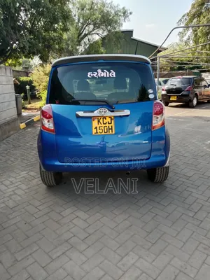 Toyota Ractis 2010 Blue