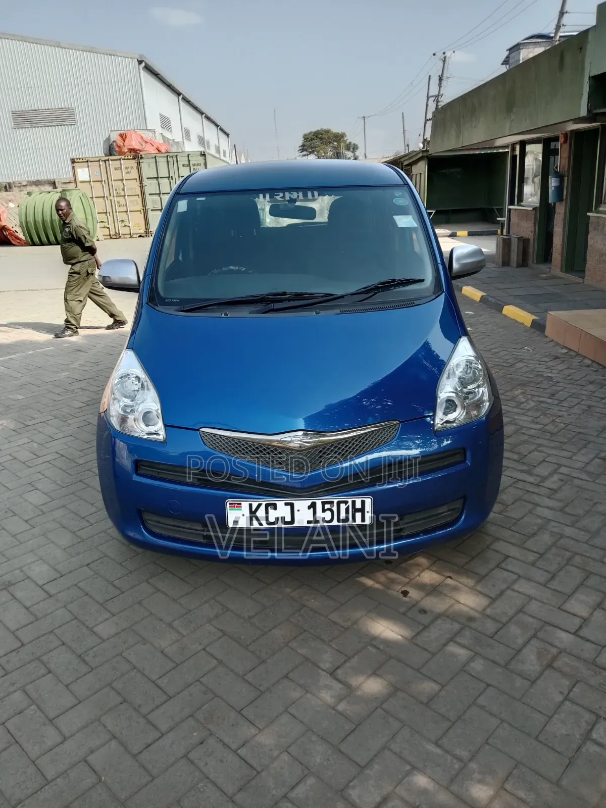 Toyota Ractis 2010 Blue