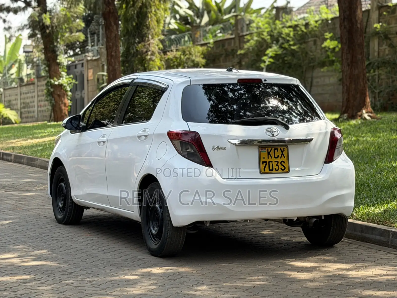Toyota Vitz 2013 White