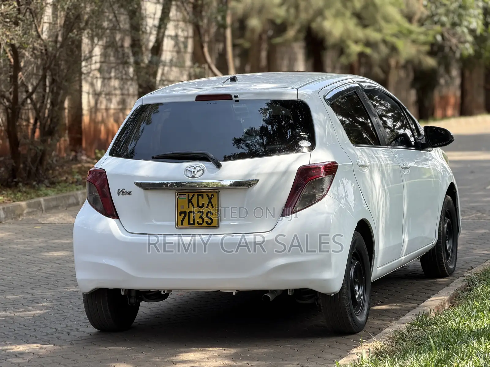 Toyota Vitz 2013 White