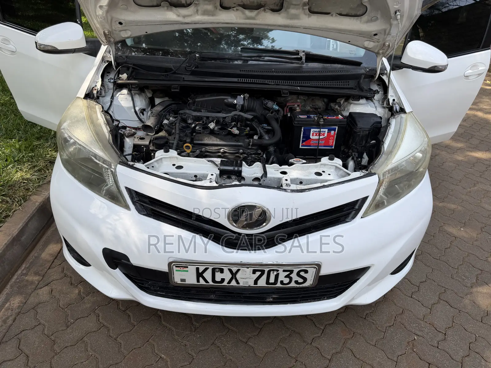 Toyota Vitz 2013 White