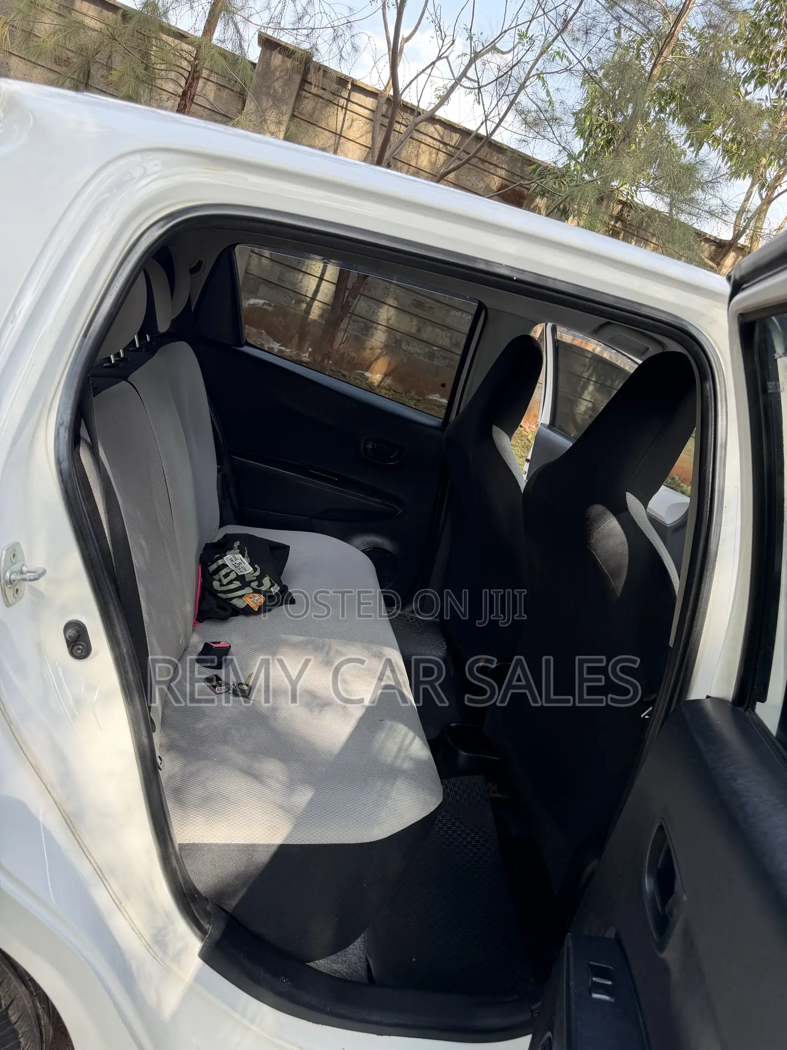 Toyota Vitz 2013 White