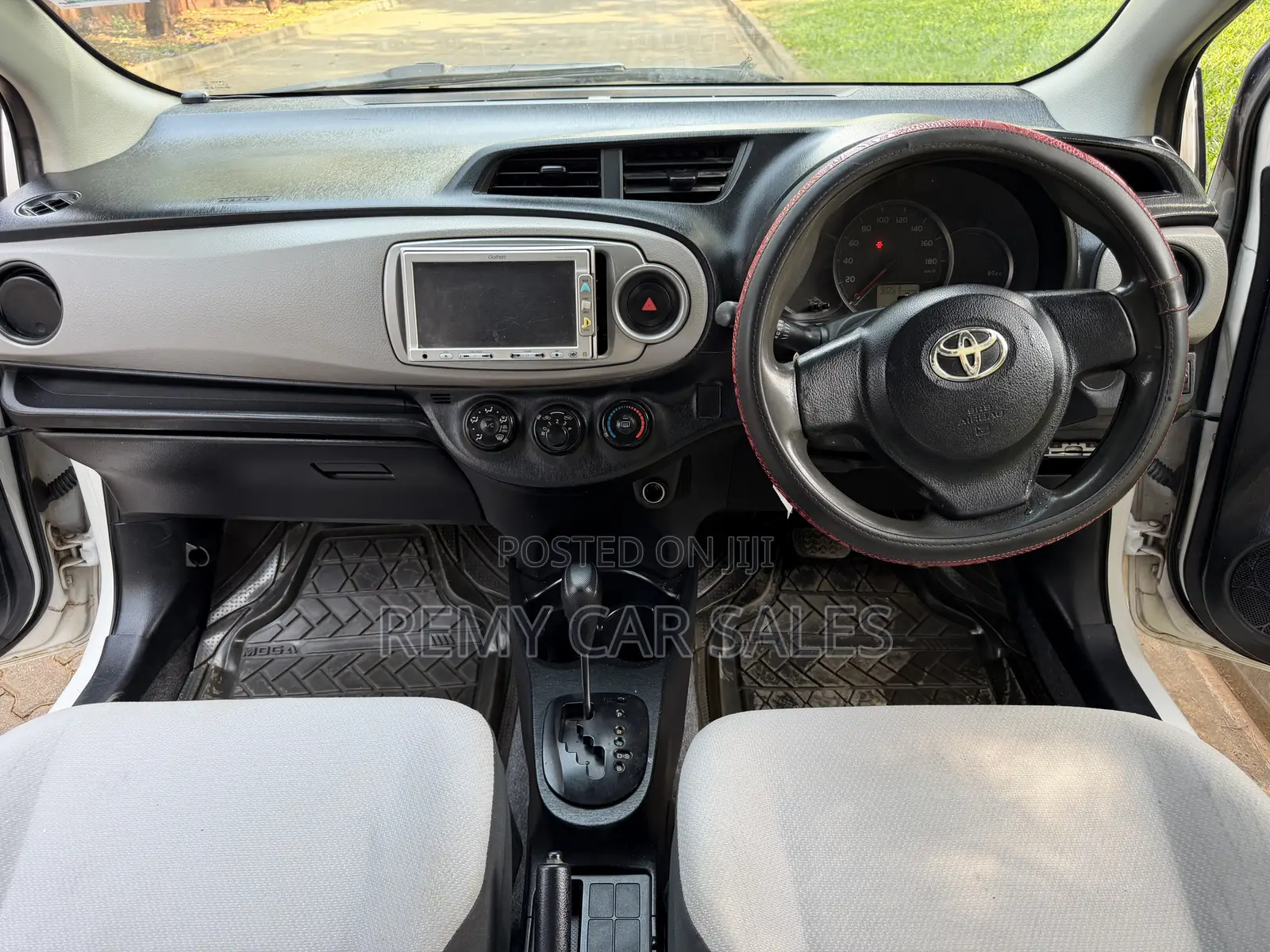 Toyota Vitz 2013 White