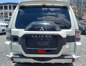 Mitsubishi Pajero 2018 White