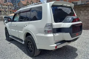 Mitsubishi Pajero 2018 White