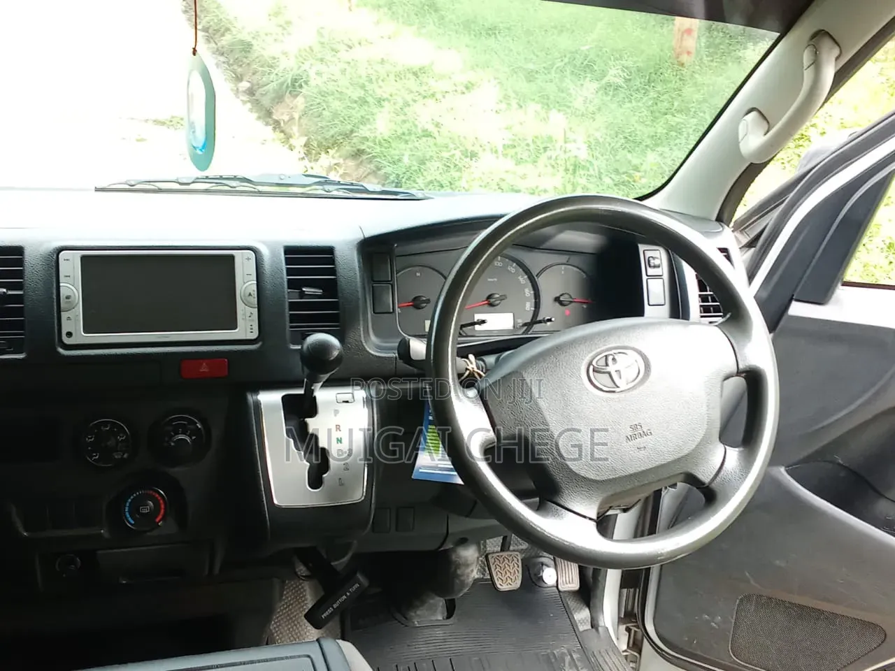Toyota HiAce 2014 Silver