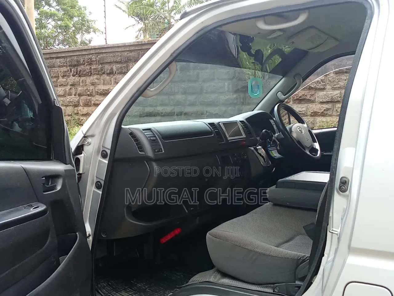 Toyota HiAce 2014 Silver