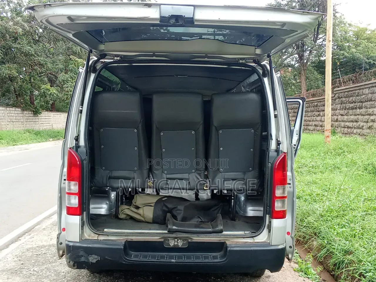 Toyota HiAce 2014 Silver