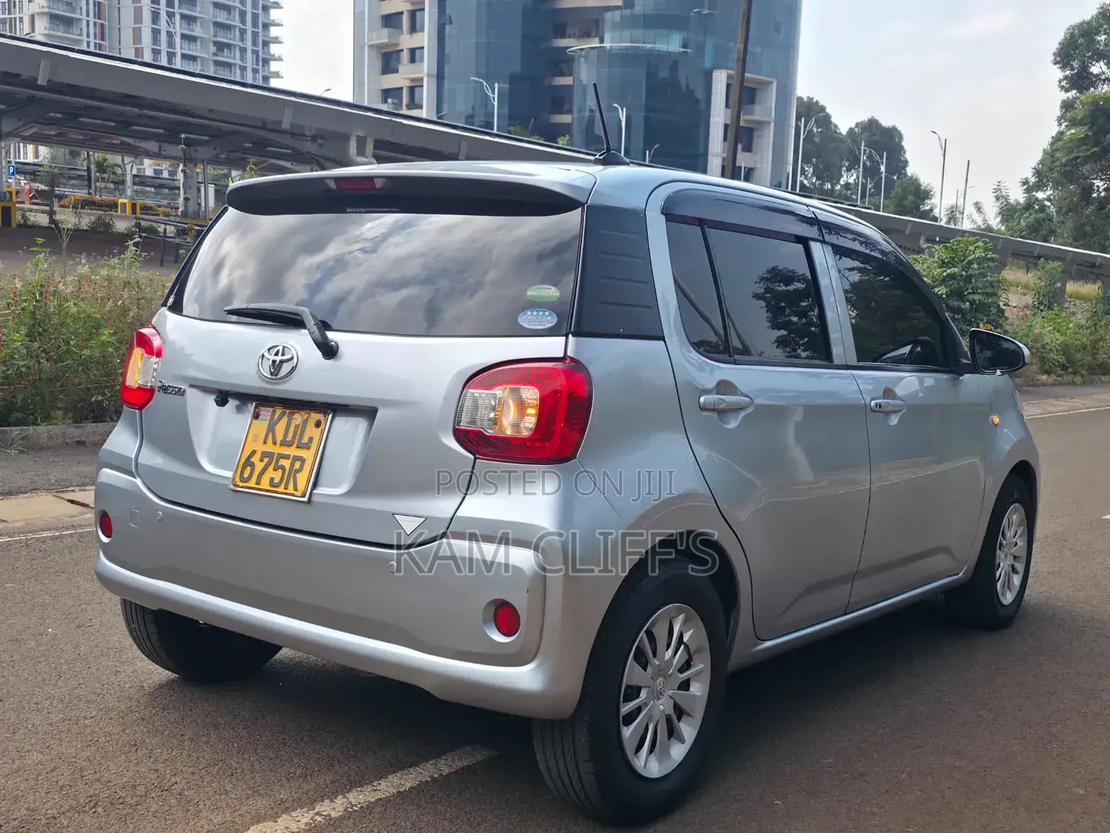 Toyota Passo 2018 Silver