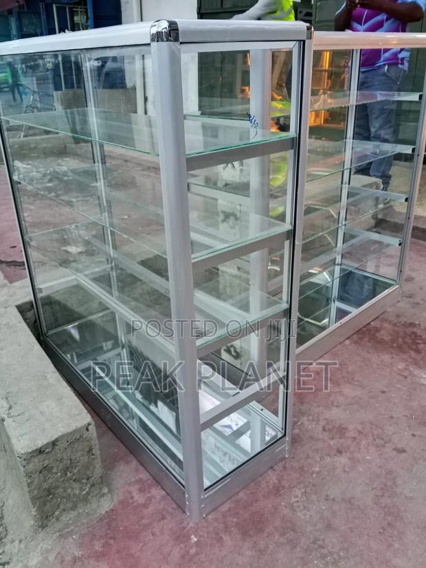 Shop Glass Display Showcase – Elegant Durable