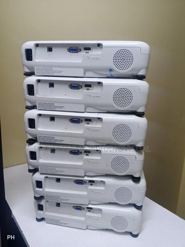 Epson EB-E01 Projector Refurbished - thumbnail 3